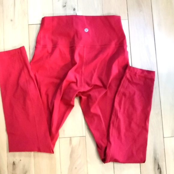 Lululemon bright red wounder unders - Picture 2 of 2